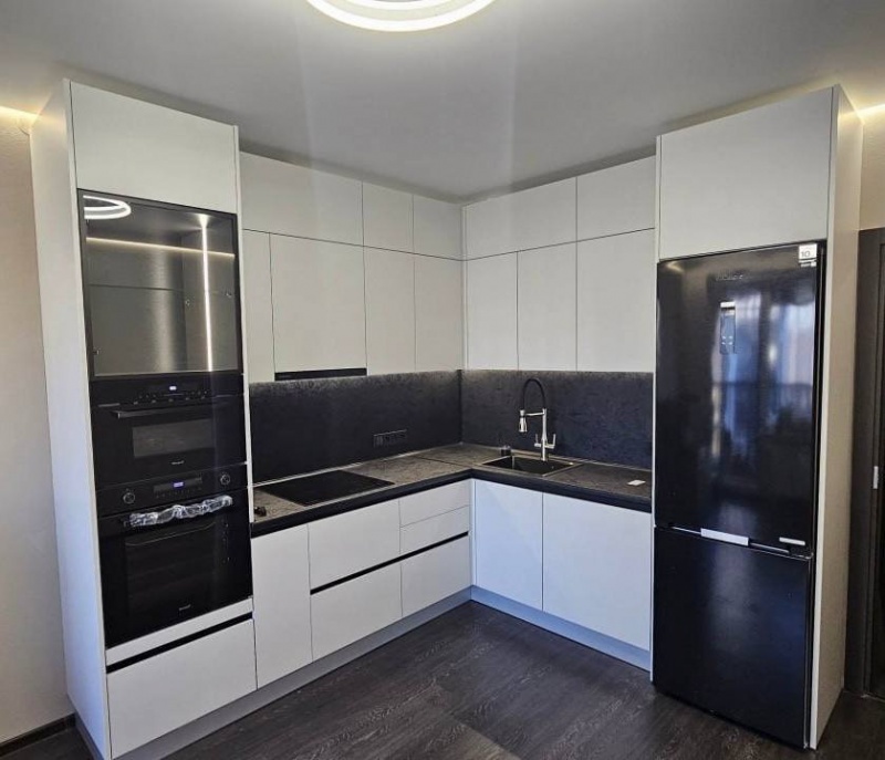 Угловая кухня с фасадами из МДФ в пленке в Воскресенске