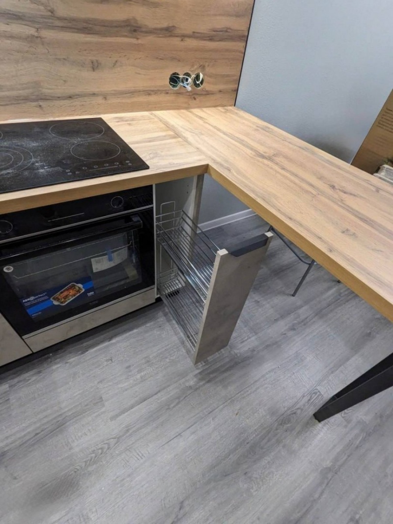 Современный кухонный гарнитур с LED-подсветкой