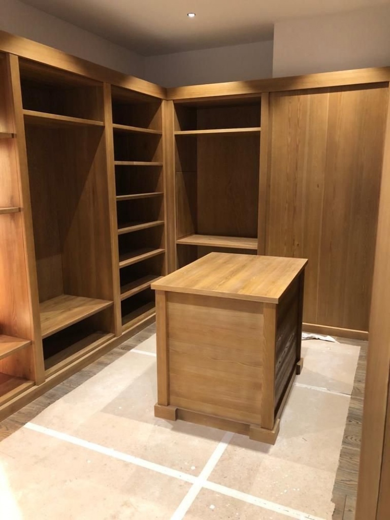 Гардеробная комната из натурального дерева на заказ