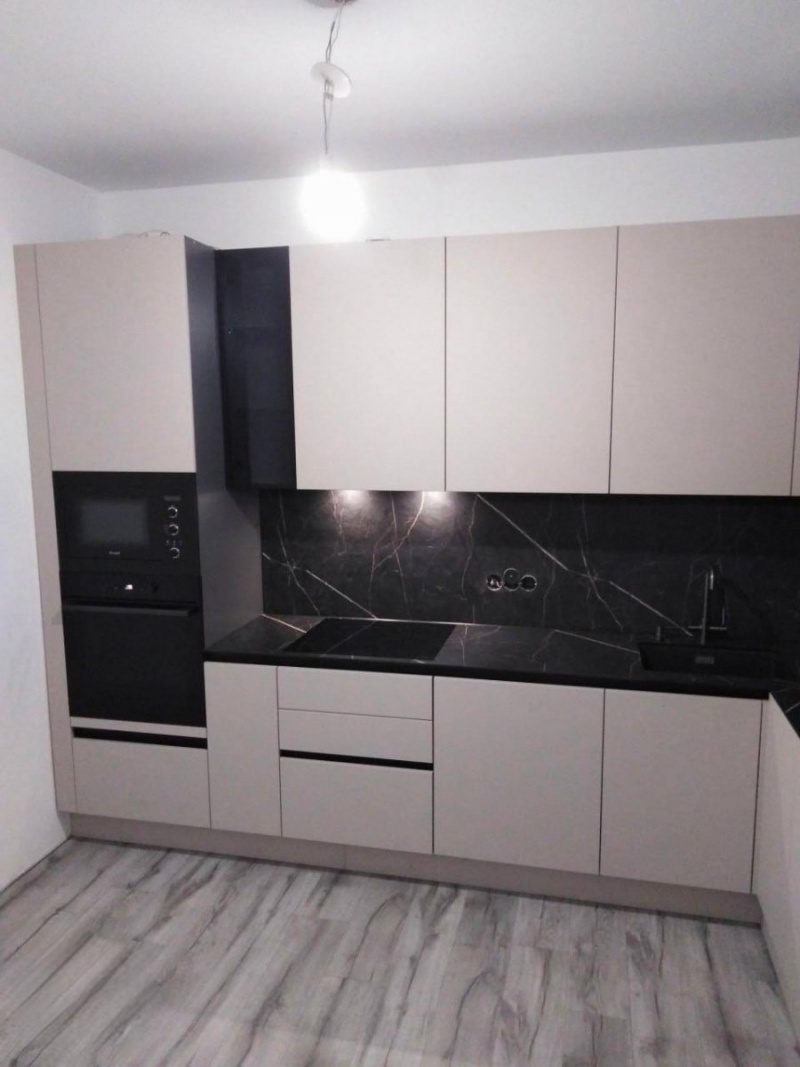 Современная кухня с фурнитурой Hettich в Краснознаменске